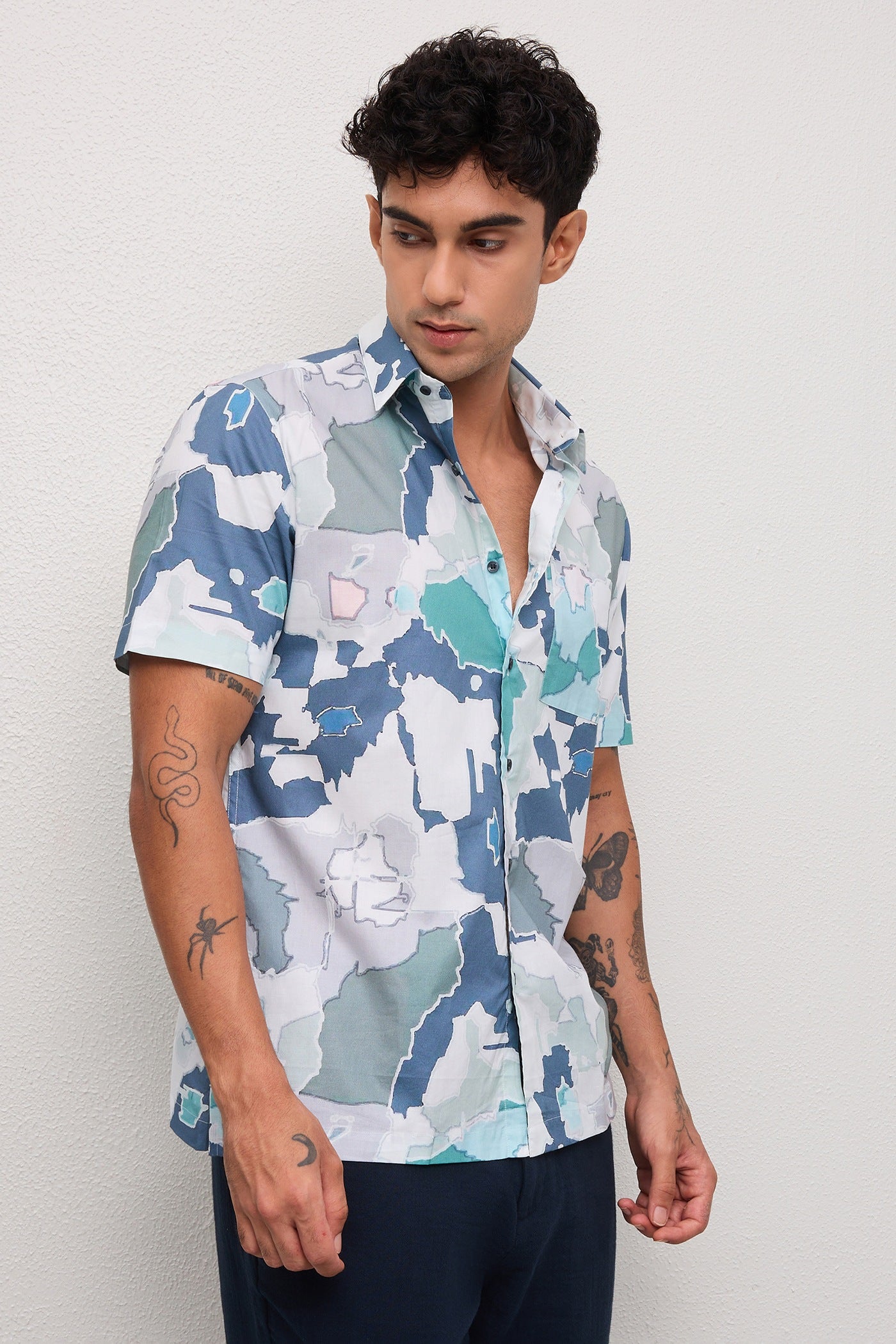 VERDON- MENS VERDN PREMIUM COTTON MULTICOLOR ABSTRACT PRINT REGULAR FIT SHIRT
