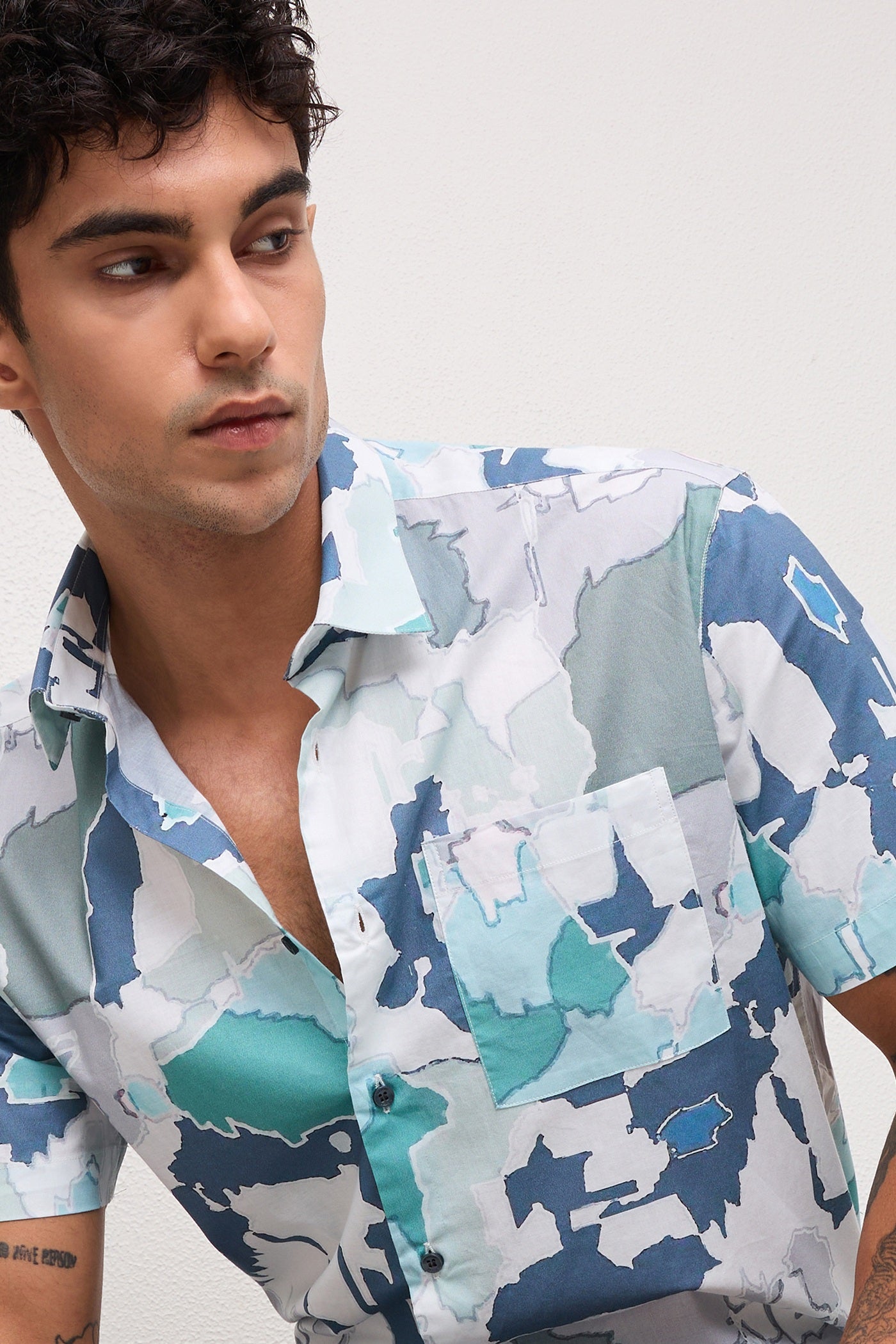 VERDON- MENS VERDN PREMIUM COTTON MULTICOLOR ABSTRACT PRINT REGULAR FIT SHIRT