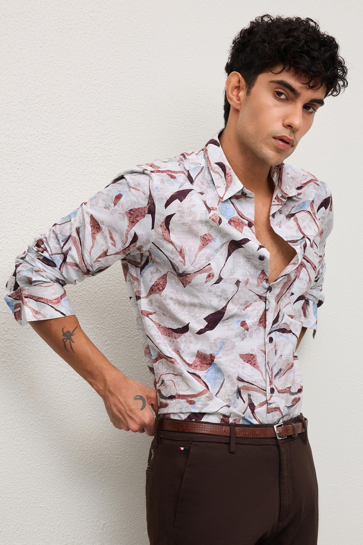 RAVELLO- MENS RAVELLO PREMIUM COTTON BROWN PRINTED CASUAL SLIM FIT SHIRT